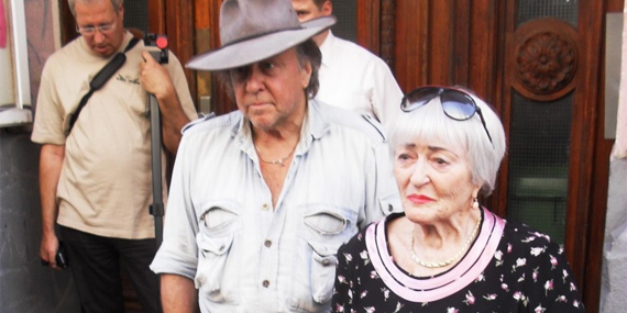 Egy kő. Egy név. Egy ember.