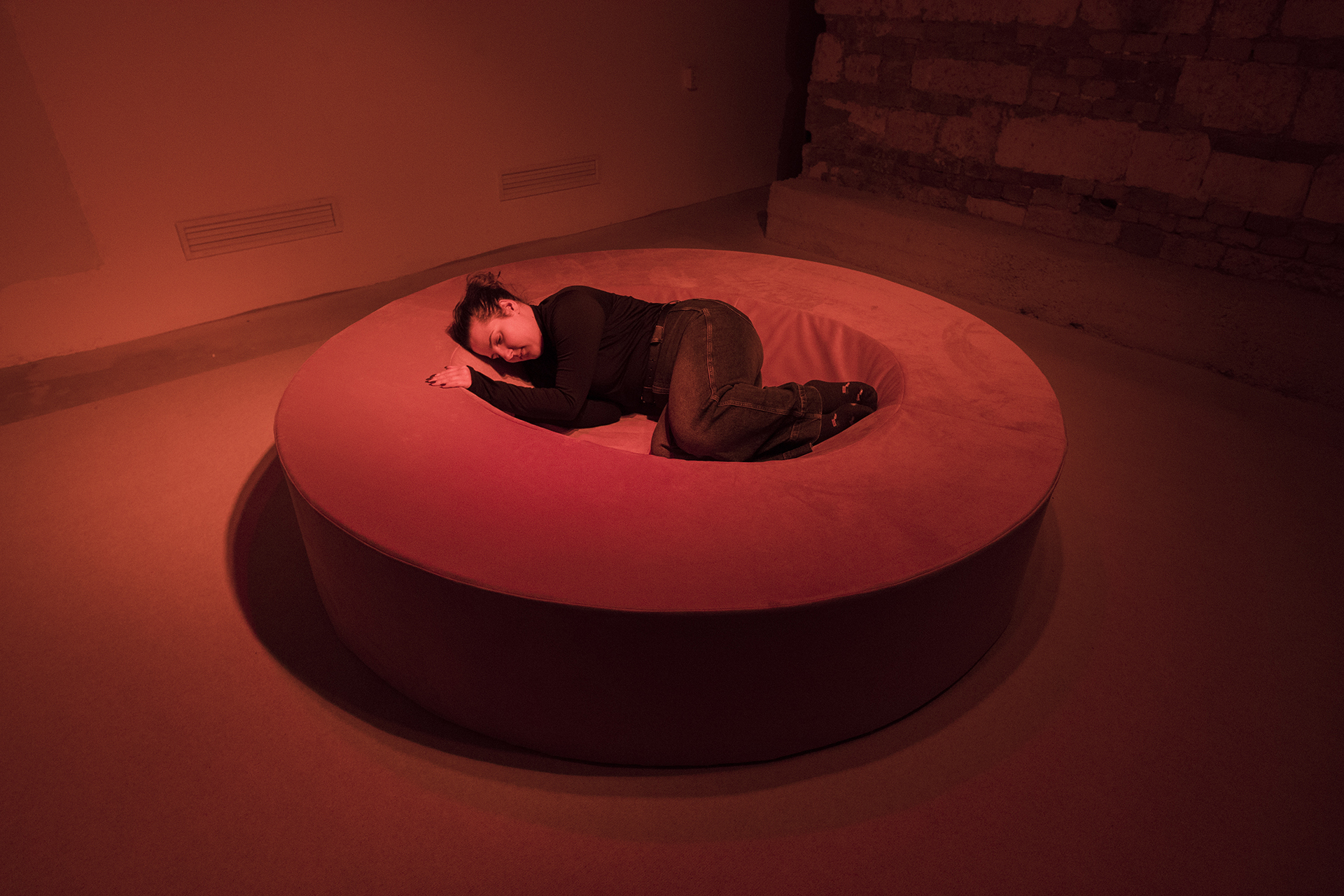 Neveden szólítalak, enyém vagy Kritika Koller Margit kiállításáról